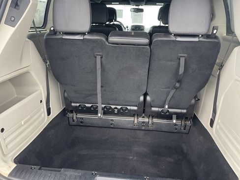 Used 2015 Dodge Grand Caravan SXT image 15