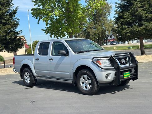 Used 2012 Nissan Frontier SV w/ SV Premium Utility Pkg image 6