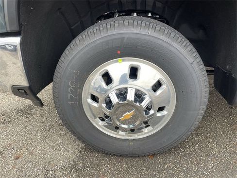 New 2026 Chevrolet Silverado 3500 LT image 8