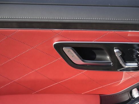 Used 2022 Mercedes-Benz S 580 4MATIC Sedan w/ AMG Line Package image 32