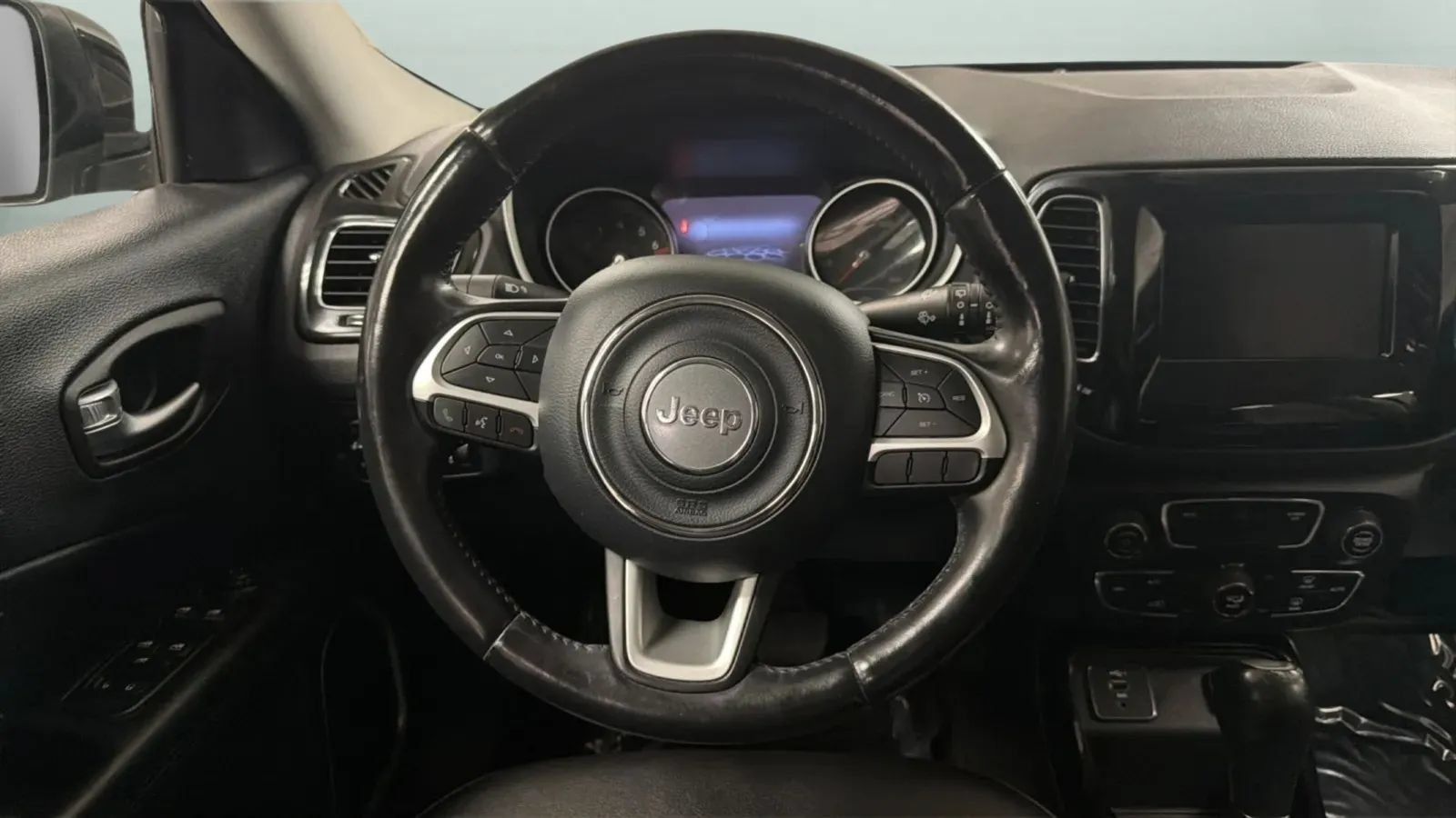 Used 2018 Jeep Compass Latitude w/ Popular Equipment Group FWD image 10