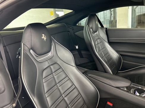 Used 2019 Ferrari Portofino RWD image 36