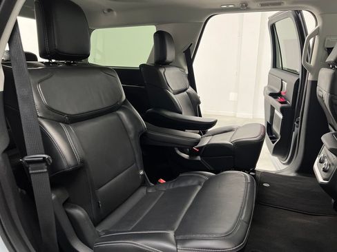 Used 2025 Ford Expedition Platinum AWD/4WD image 23