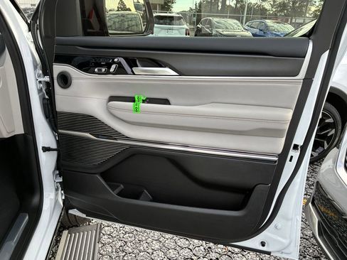 New 2026 Jeep Grand Wagoneer Summit AWD/4WD image 37