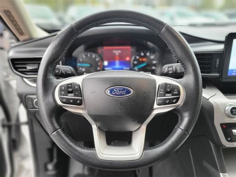 Used 2022 Ford Explorer XLT w/ Equipment Group 202A image 30