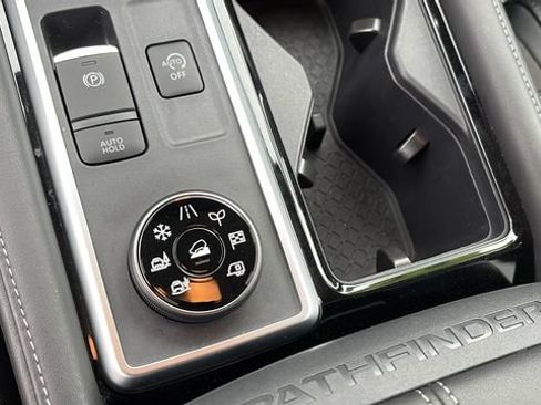 Certified 2024 Nissan Pathfinder SL AWD/4WD image 19