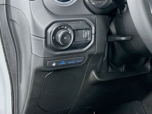 Used 2024 Jeep Wrangler Unlimited Sahara w/ Technology Group image 10