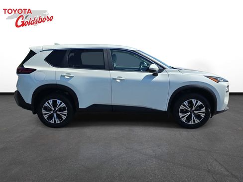 Used 2023 Nissan Rogue SV FWD image 4