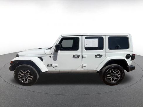 Used 2025 Jeep Wrangler Sahara AWD/4WD image 11