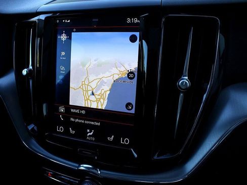 Used 2018 Volvo XC60 T5 Momentum w/ Vision Package image 25