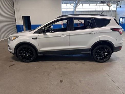 Used 2018 Ford Escape SE w/ SE Sport Appearance Package image 6