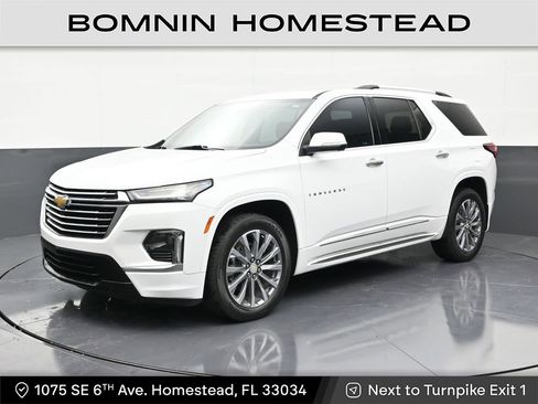 Used 2022 Chevrolet Traverse Premier FWD image 1