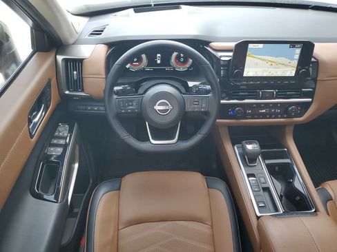 Certified 2025 Nissan Pathfinder Platinum FWD image 32