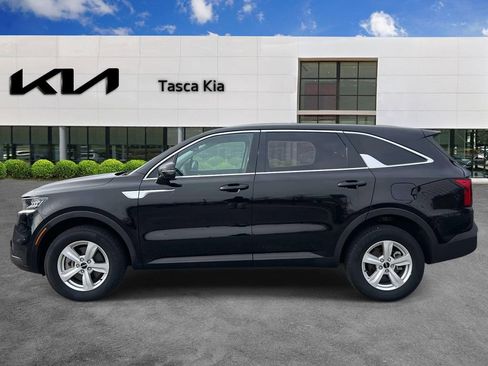 Used 2023 Kia Sorento LX image 3