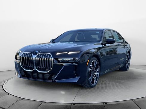 Certified 2023 BMW 740i image 3