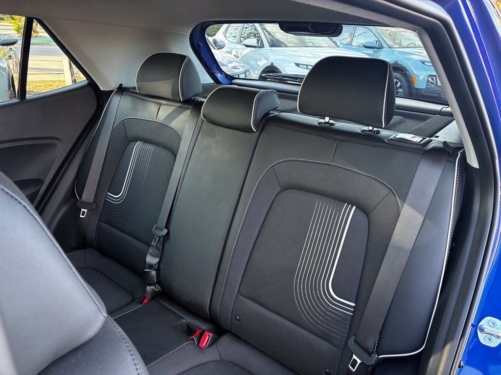 Used 2025 Hyundai Venue Limited FWD image 12