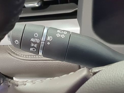 Used 2019 GMC Acadia SLT image 32