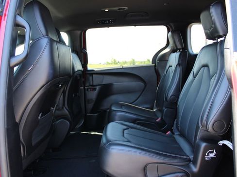 Used 2025 Chrysler Pacifica Select FWD image 22