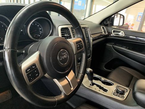 Used 2012 Jeep Grand Cherokee Laredo AWD/4WD image 9
