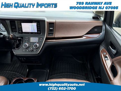 Used 2020 Toyota Sienna Limited Premium AWD/4WD image 35