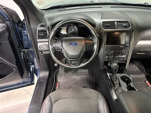 Used 2019 Ford Explorer XLT w/ Equipment Group 202A AWD/4WD image 17