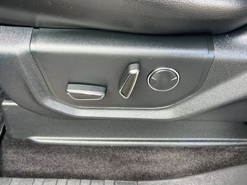 Used 2018 Ford F150 Lariat w/ Equipment Group 502A Luxury AWD/4WD image 22