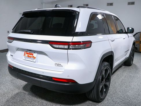 Used 2023 Jeep Grand Cherokee Altitude AWD/4WD image 7