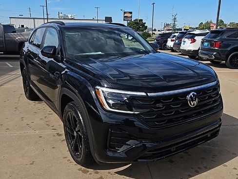 New 2026 Volkswagen Atlas Cross Sport SEL R-Line image 3