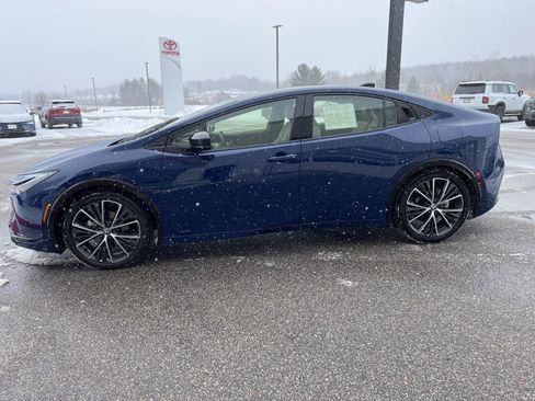 Used 2025 Toyota Prius XLE image 4