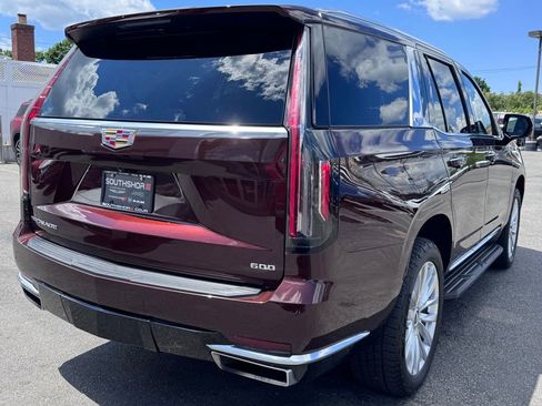 Used 2022 Cadillac Escalade Luxury AWD/4WD image 7