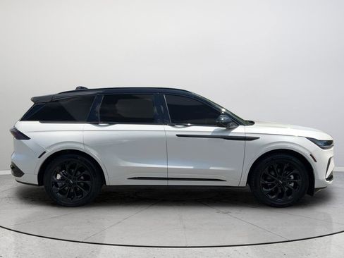Used 2025 Lincoln Nautilus Reserve AWD/4WD image 6