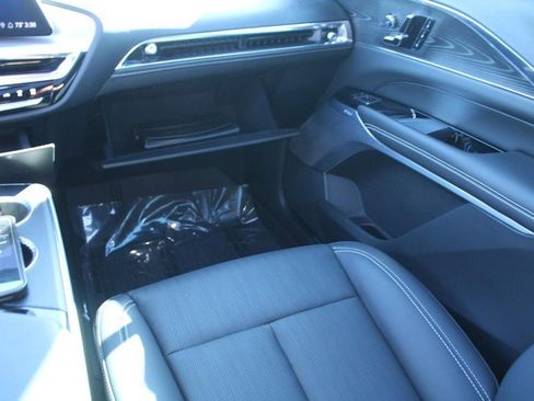 Used 2024 Cadillac Lyriq Sport image 17