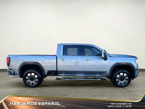 Used 2025 GMC Sierra 2500 Denali image 8