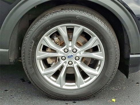 Certified 2022 Ford Explorer XLT w/ Equipment Group 202A image 8