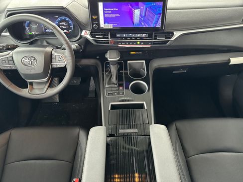 New 2026 Toyota Sienna XLE Woodland Edition AWD/4WD image 9