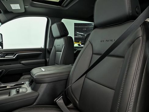 New 2026 GMC Sierra 2500 Denali w/ Denali Reserve Package AWD/4WD image 9