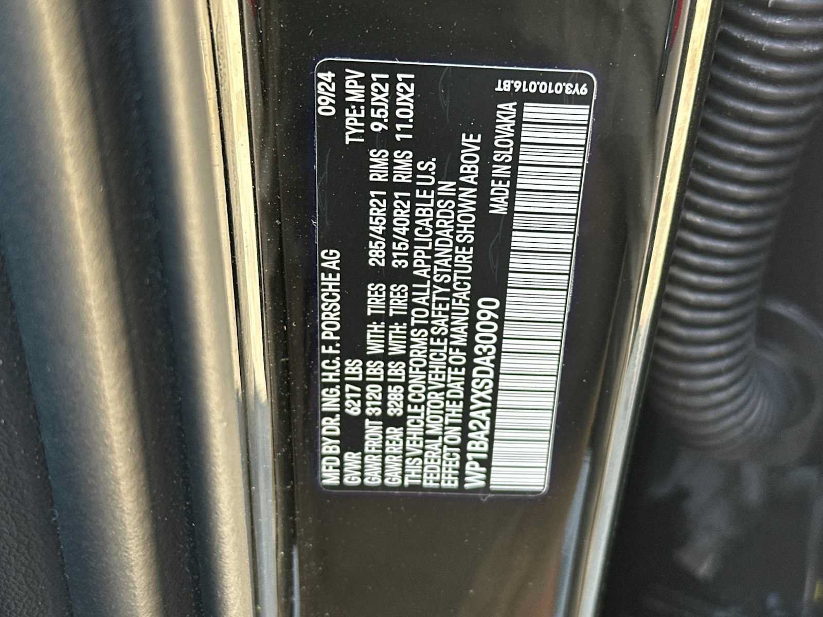 Certified 2025 Porsche Cayenne Coupe AWD/4WD image 31