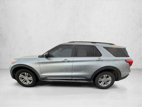 Used 2020 Ford Explorer XLT image 13