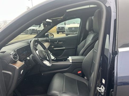 Used 2023 Mercedes-Benz GLC 300 4MATIC image 9