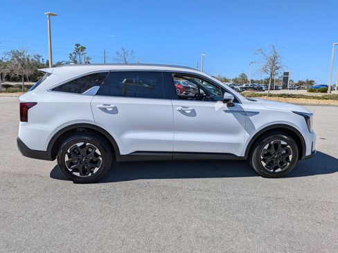 Certified 2025 Kia Sorento S image 5