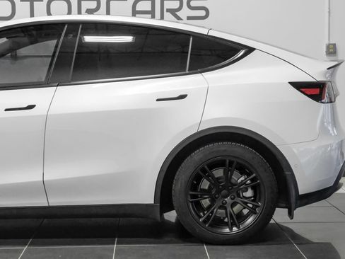Used 2021 Tesla Model Y Long Range AWD/4WD image 20