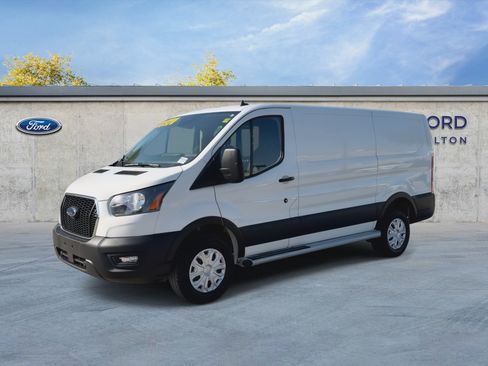 Certified 2025 Ford Transit 250 Low Roof w/ Exterior Upgrade Package RWD image 4