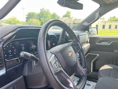 Used 2026 Chevrolet Silverado 1500 LT AWD/4WD image 9
