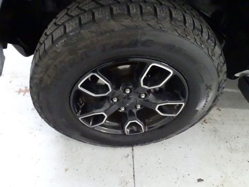 Used 2018 Jeep Wrangler Unlimited Sahara image 24