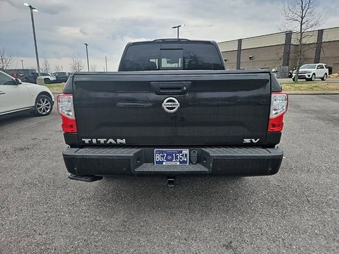 Used 2021 Nissan Titan SV w/ SV Convenience Package image 6