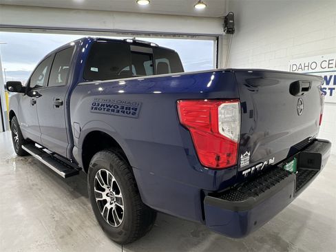 Used 2023 Nissan Titan SV image 6