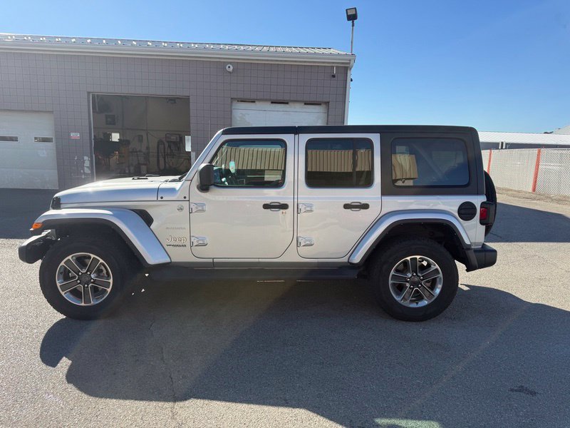 Used 2022 Jeep Wrangler Unlimited Sahara w/ Cold Weather Group AWD/4WD image 15