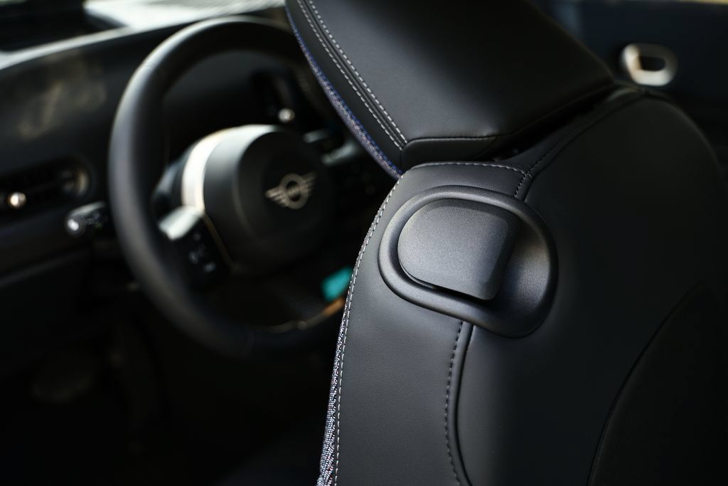 New 2026 MINI Cooper 2-Door Hardtop FWD image 23