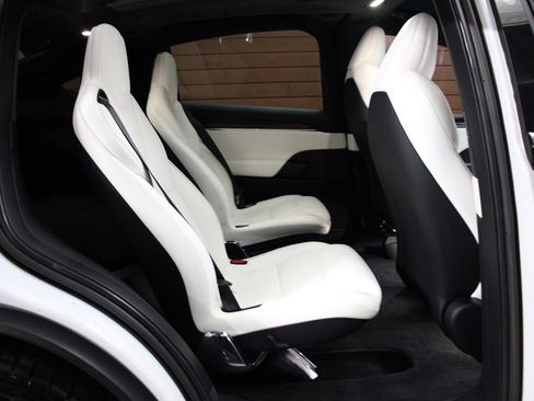 Used 2022 Tesla Model X Plaid image 12