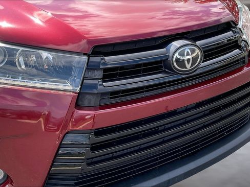 Used 2018 Toyota Highlander SE FWD image 34